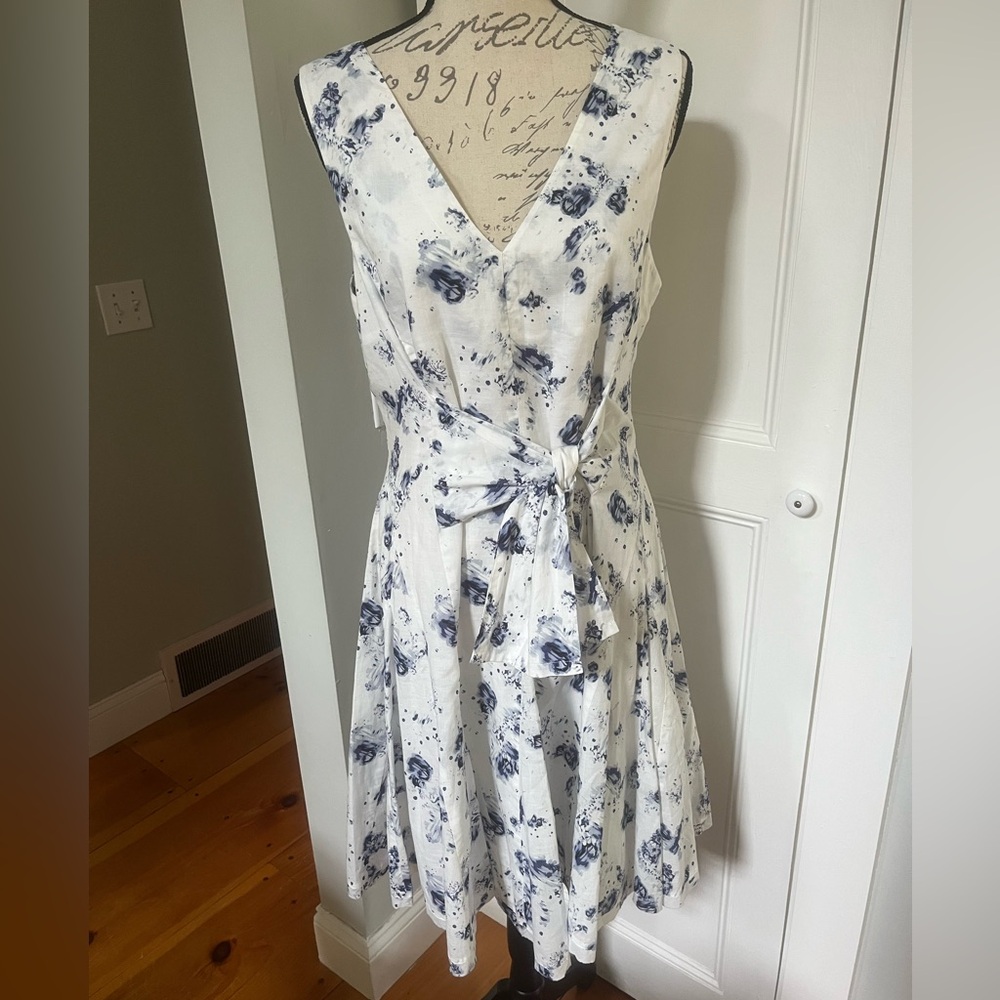 Rebecca Taylor Blue/White Floral Meteor Dress with Front Tie. Women’s Size: 10